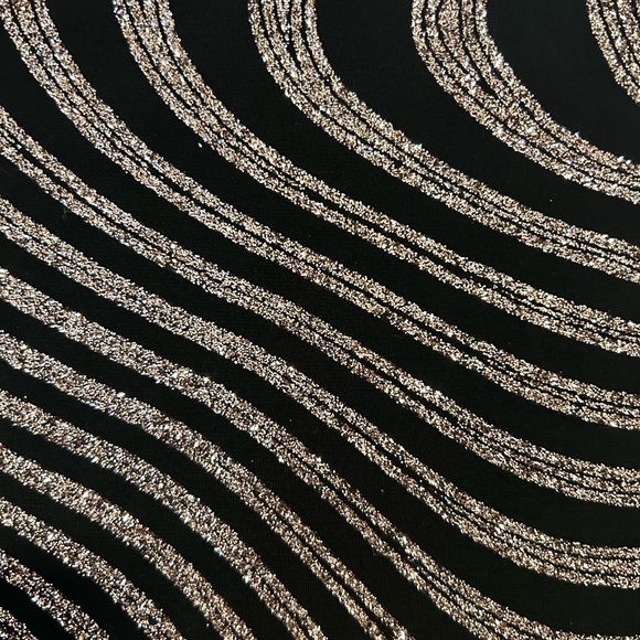 3/$25 Eclipse shimmer crop top - Picture 2 of 3